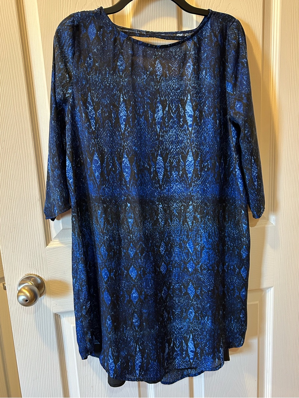 cupcakes & cashmere Size Medium Blue & Black Patterned Midi Dress NWT